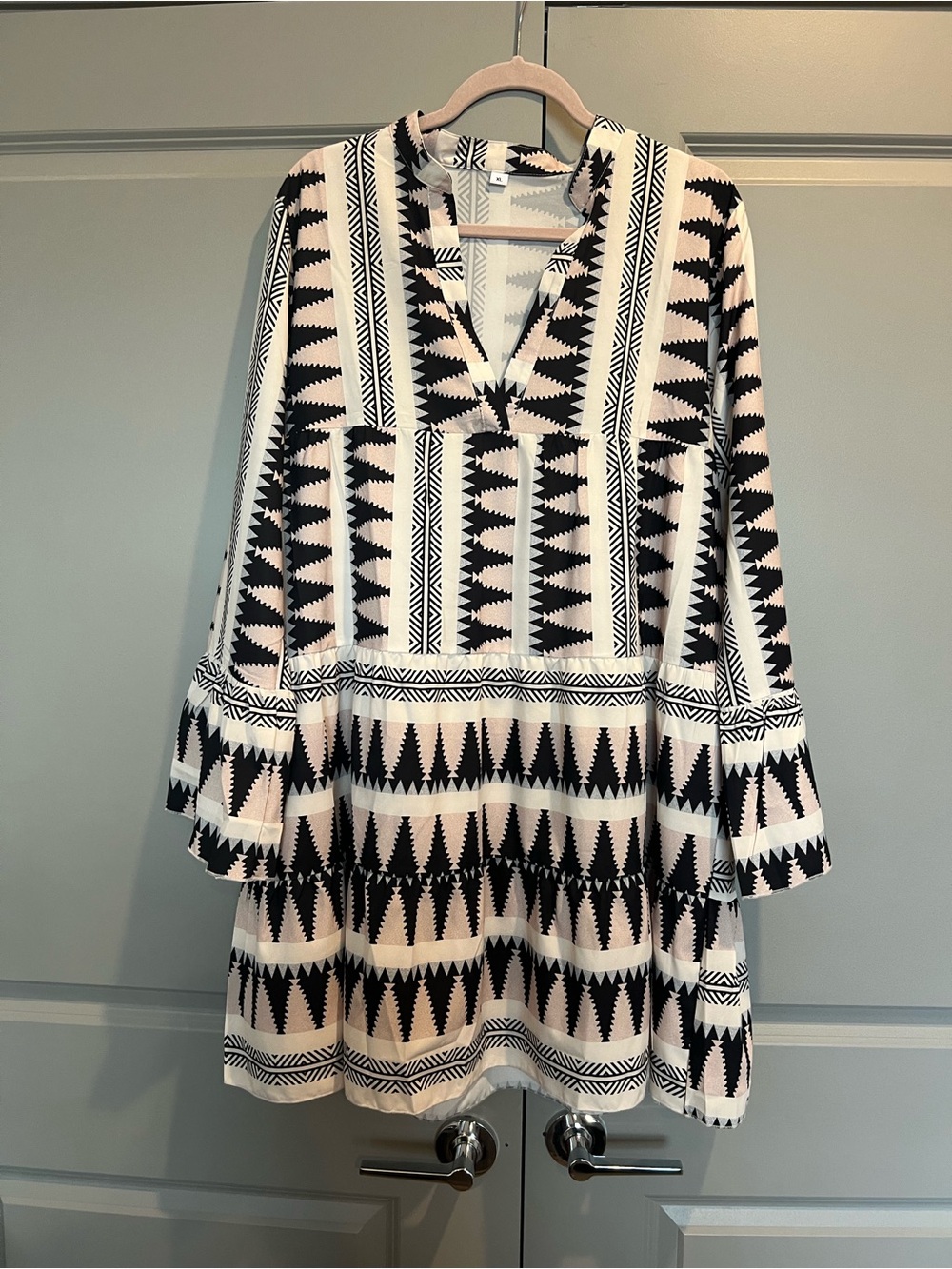 Black & White V-Neck Long-Sleeve Tiered Women's Dress